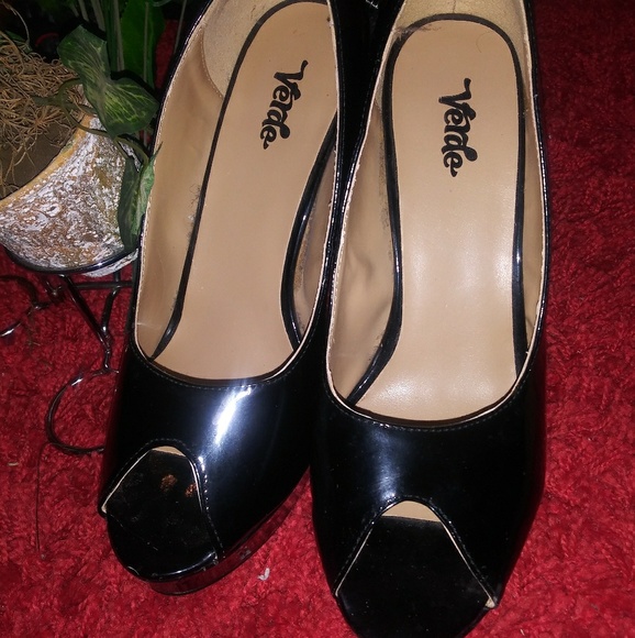 Heels - Picture 2 of 4